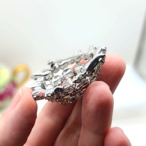 Kramer NYC Vintage Icy Rhinestone Cluster Brooch! Incredible Collector's Item π - Picture 9 of 10